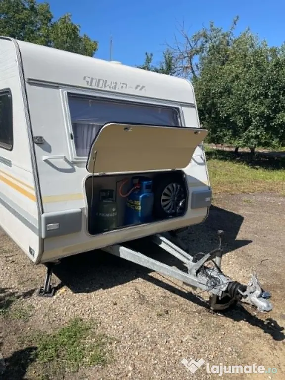 Vând (sau schimb cu autorulotă) rulotă Knaus cu două zone, panou 450 kw