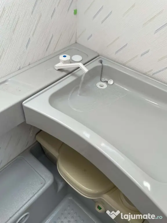 Vând (sau schimb cu autorulotă) rulotă Knaus cu două zone, panou 450 kw