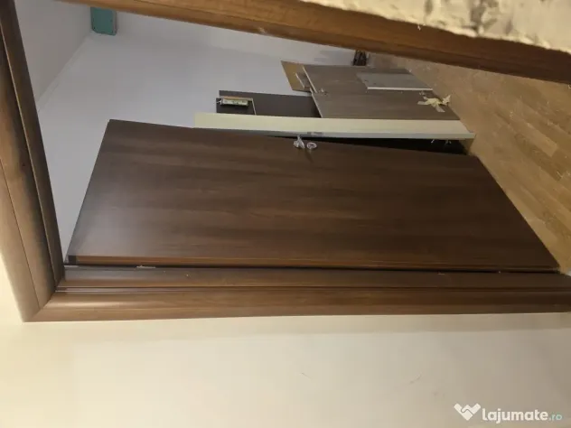 Cedez cu titlu gratuit usi de interior in stare buna.