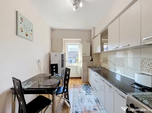 Apartament cu 3 camere, 70 mp, 2 bai, balcon, in Centru