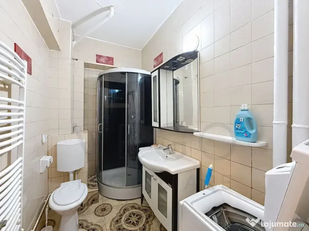 Apartament cu 3 camere, 70 mp, 2 bai, balcon, in Centru