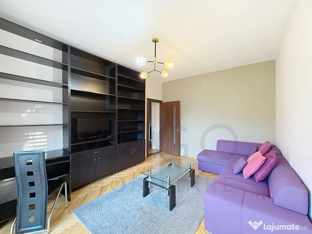Apartament cu 3 camere, 70 mp, 2 bai, balcon, in Centru