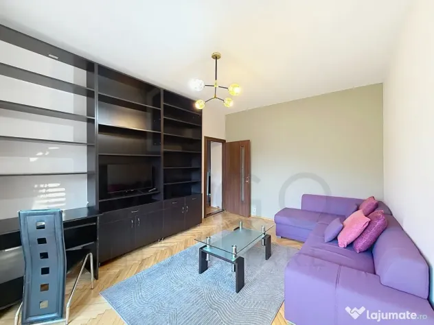 Apartament cu 3 camere, 70 mp, 2 bai, balcon, in Centru