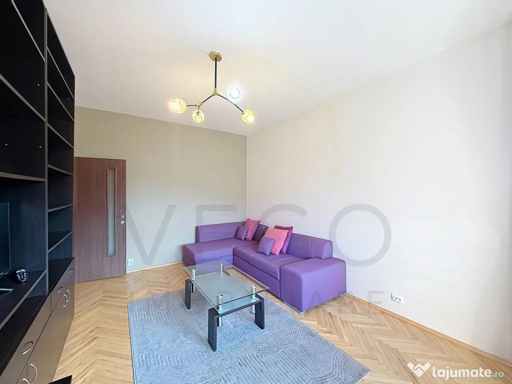 Apartament cu 3 camere, 70 mp, 2 bai, balcon, in Centru