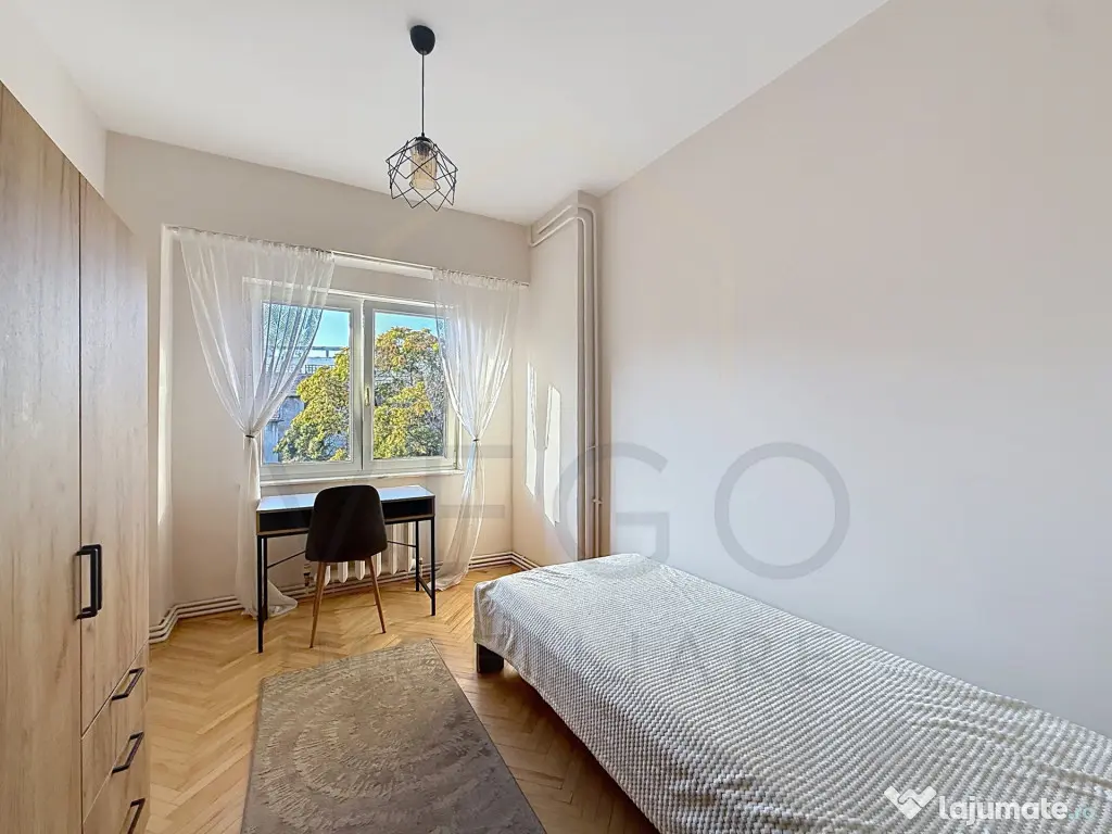 Apartament cu 3 camere, 70 mp, 2 bai, balcon, in Centru