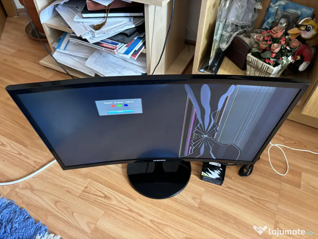 Monitor Samsung C24F390FHR – pentru piese (ecran spart)