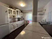 Apartament decomandat de închiriat — Zonă Urbană 