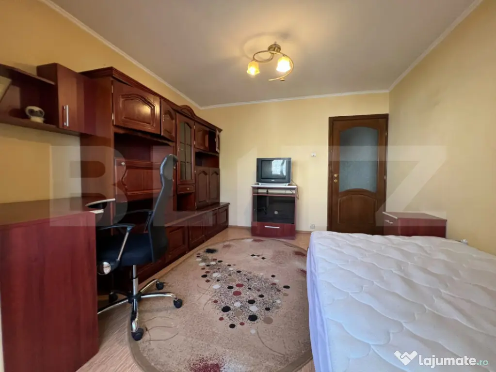 Apartament decomandat de închiriat — Zonă Urbană