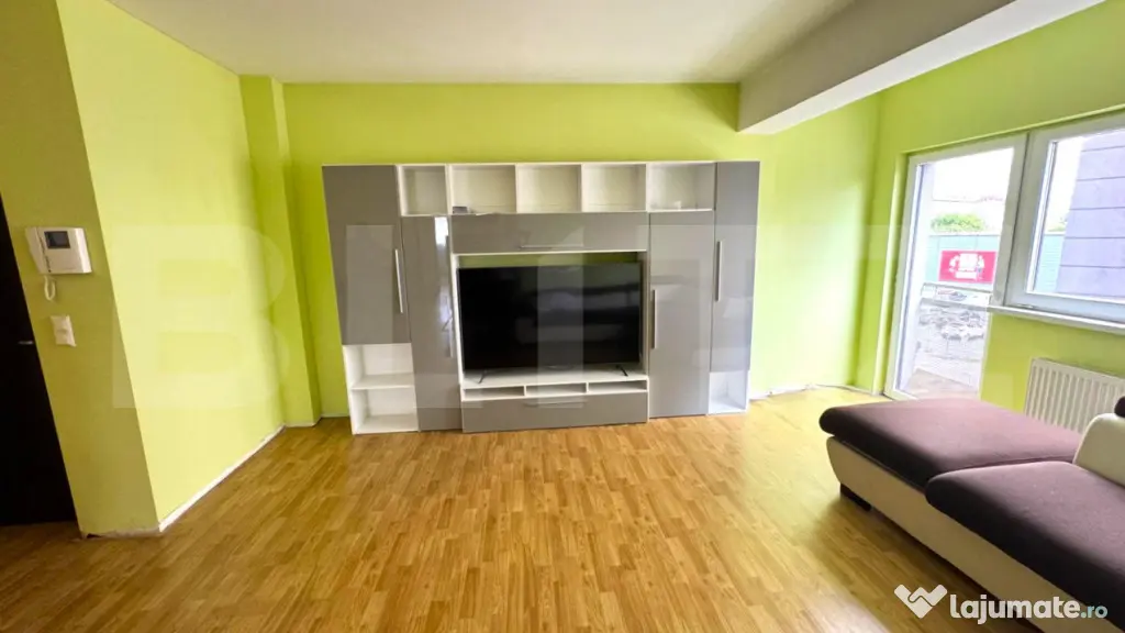Apartament cu trei camere, etajul 2, zona Independentei