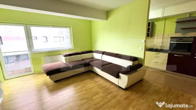Apartament cu trei camere, etajul 2, zona Independentei