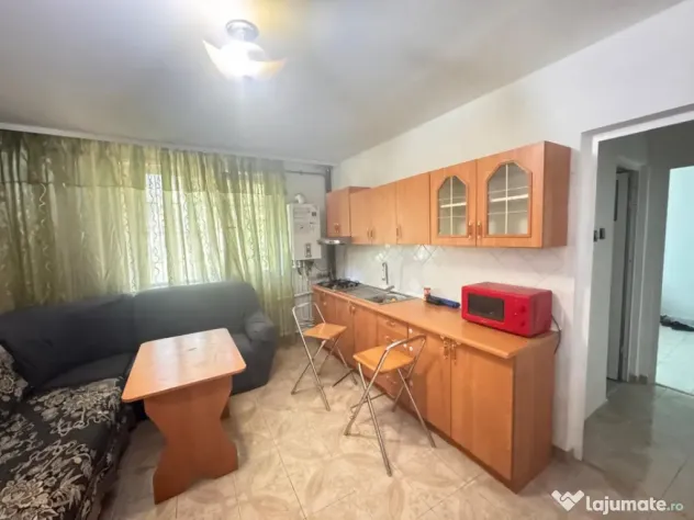 Apartament 3 camere de închiriat în zona Abator