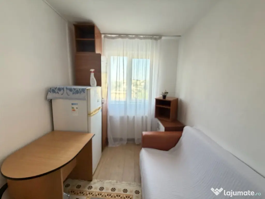 Garsoniera cu baie,str.Alunisului,etaj 3