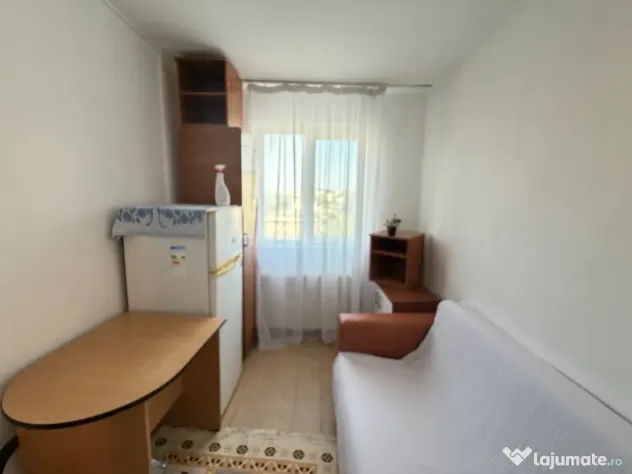 Garsoniera cu baie,str.Alunisului,etaj 3