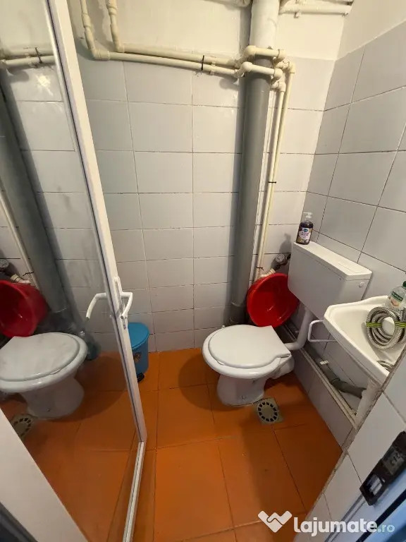 Garsoniera cu baie,str.Alunisului,etaj 3
