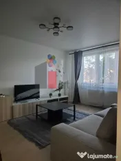 Inchiriez apartament 4 camere, complet renovat, 