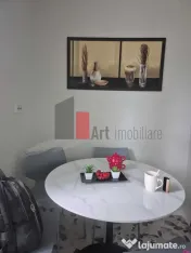Inchiriez apartament 4 camere, complet renovat, 