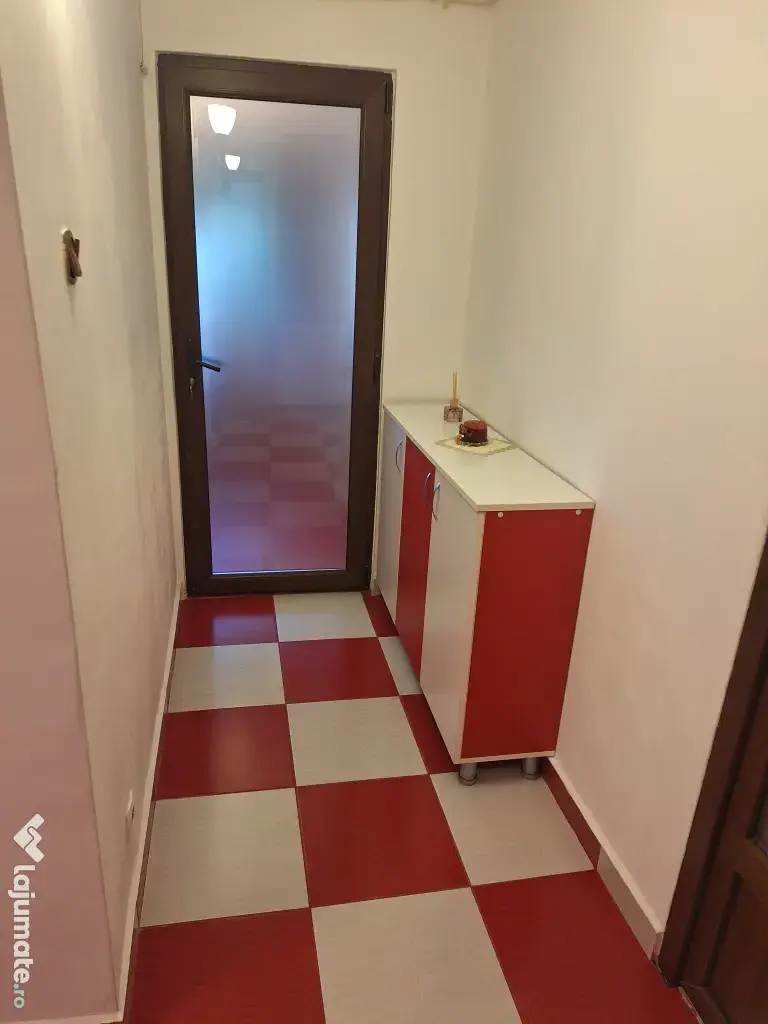 Inchiriez garsoniera Craiova,zona 1 Mai