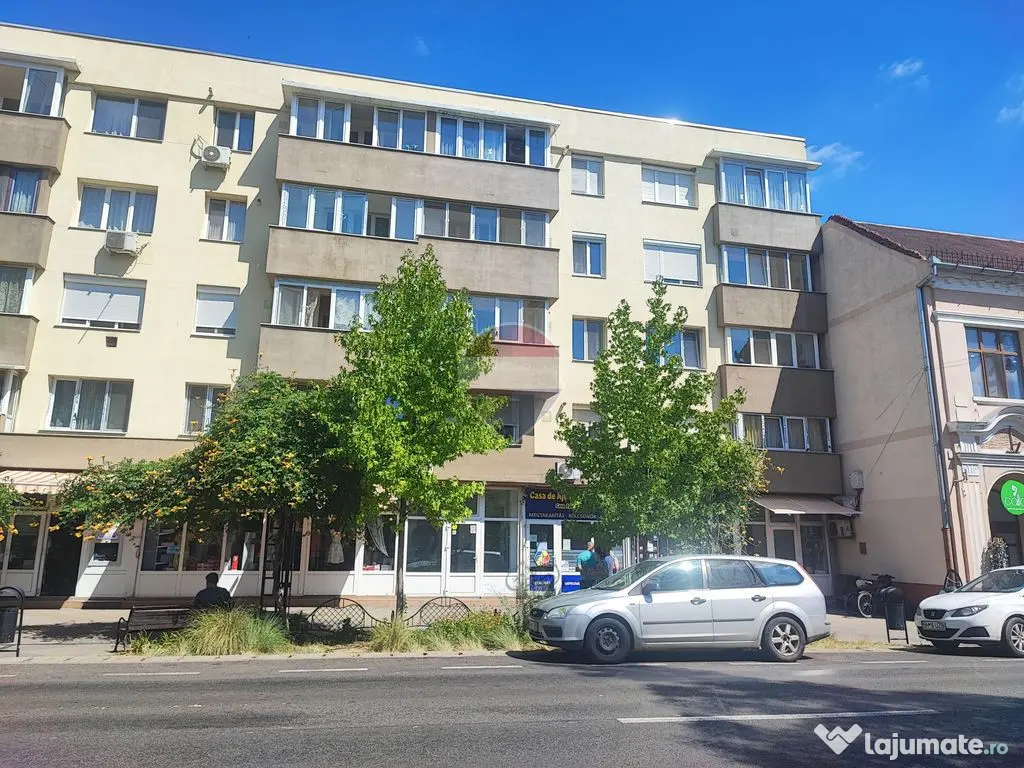 Apartament 3 camere, central, de vânzare, Salonta