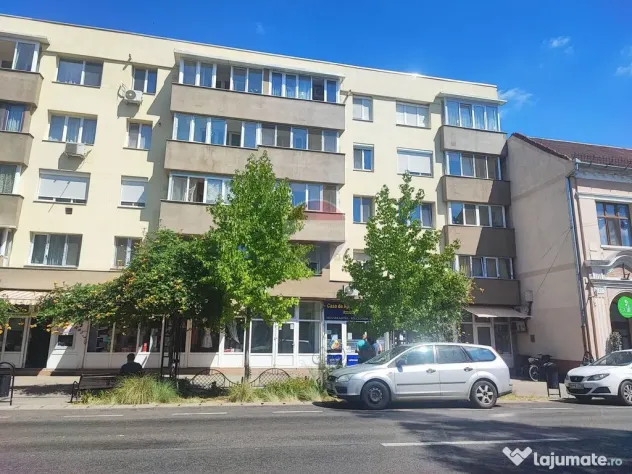 Apartament 3 camere, central, de vânzare, Salonta