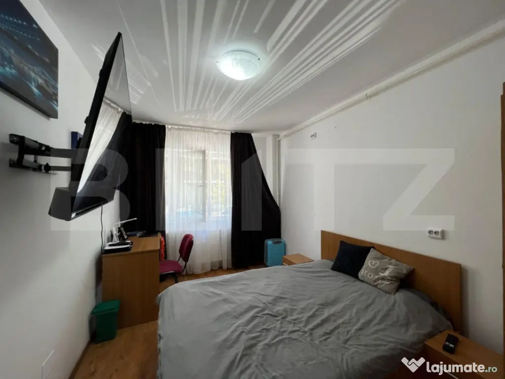 Apartament 3 camere, 91mp, decomandat, parcare, zona strazii