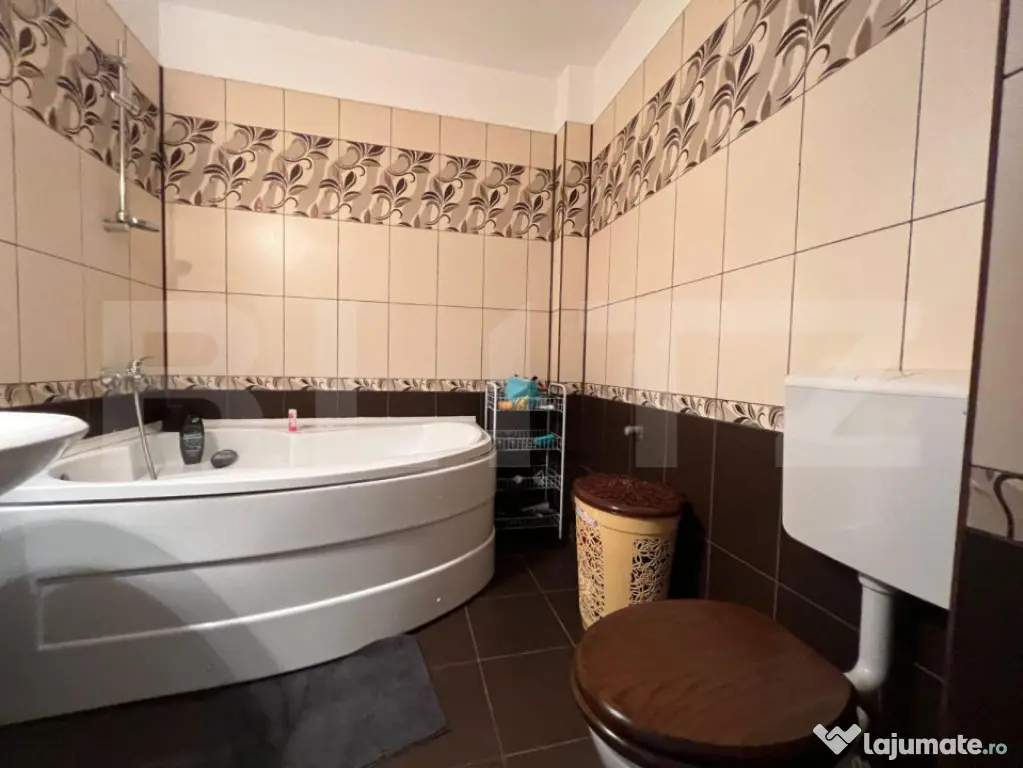 Apartament 3 camere, 91mp, decomandat, parcare, zona strazii