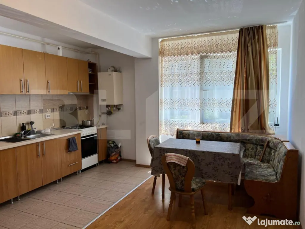 Apartament 3 camere, 91mp, decomandat, parcare, zona strazii