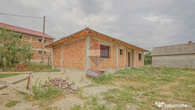 Casă / Vilă cu 4 camere de vânzare