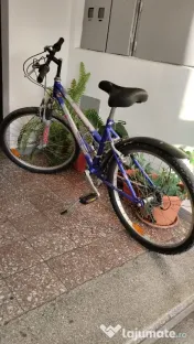 De vânzare două biciclete 