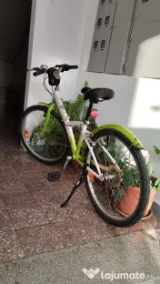 De vânzare două biciclete 