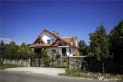 Pensiune cu teren de 5.700 mp, Runcu - Cheile Sohodolului 
