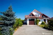 Pensiune cu teren de 5.700 mp, Runcu - Cheile Sohodolului 