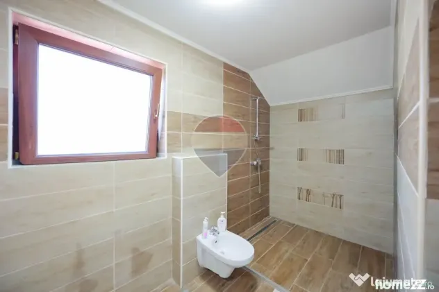 Casă 5 camere, parcelă de colț, dublu acces, de vânza... - Oradea (Bihor)