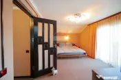 Casă 5 camere, parcelă de colț, dublu acces, de vânza...