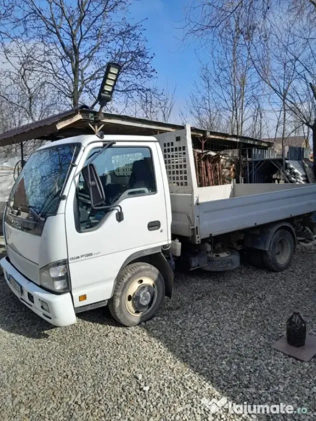 Vand camion Isuzu basculabil pe 3 parti