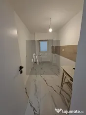 Garsoniera decomandata 39mp etaj 1 bloc 1986 metrou Apara...
