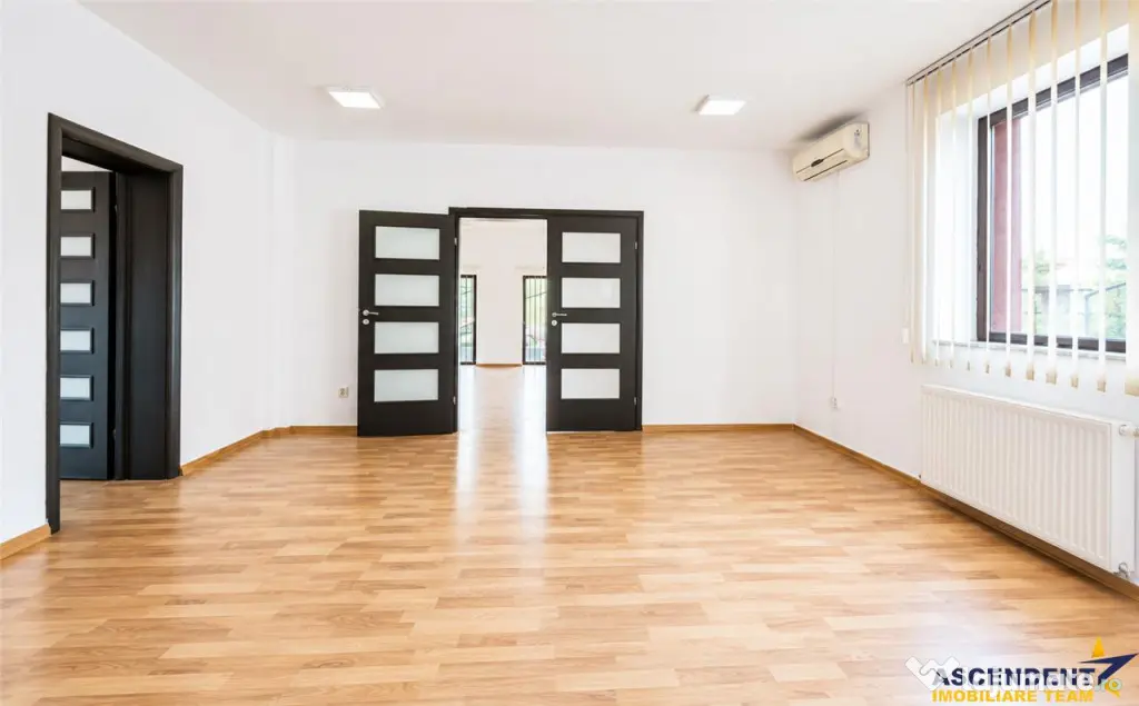 Spatiu versatil ultracentral, 125 mp, curte, parcare, clasa - Brasov (Brasov)