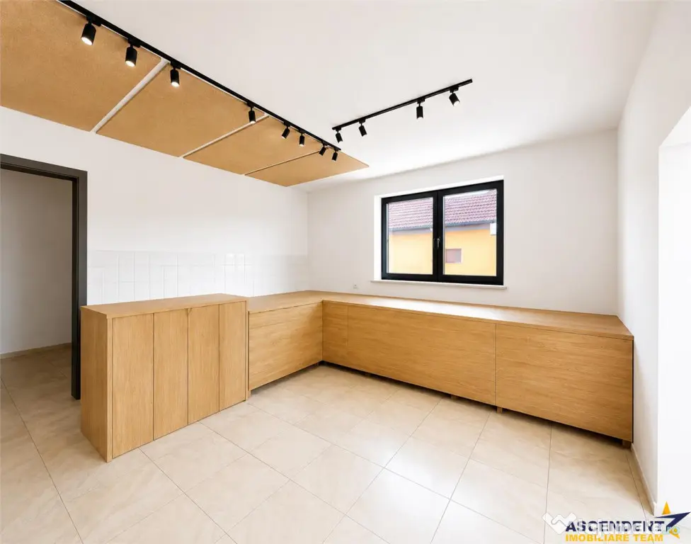 Spatiu versatil ultracentral, 125 mp, curte, parcare, clasa - Brasov (Brasov)