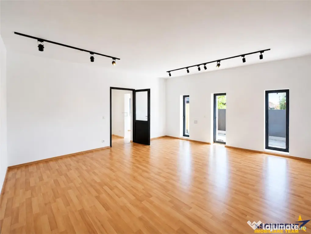 Spatiu versatil ultracentral, 125 mp, curte, parcare, clasa - Brasov (Brasov)