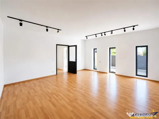 Spatiu versatil ultracentral, 125 mp, curte, parcare, clasa - Brasov (Brasov)