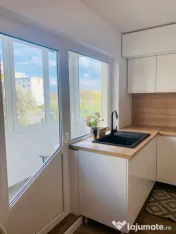 Apartament de vanzare DECOMANDAT ,3 camere 52 mp , zona INTR