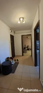 22 Decembrie apartament 3 camere decomandat/3balcoane/2 bai/78 mp/et.3