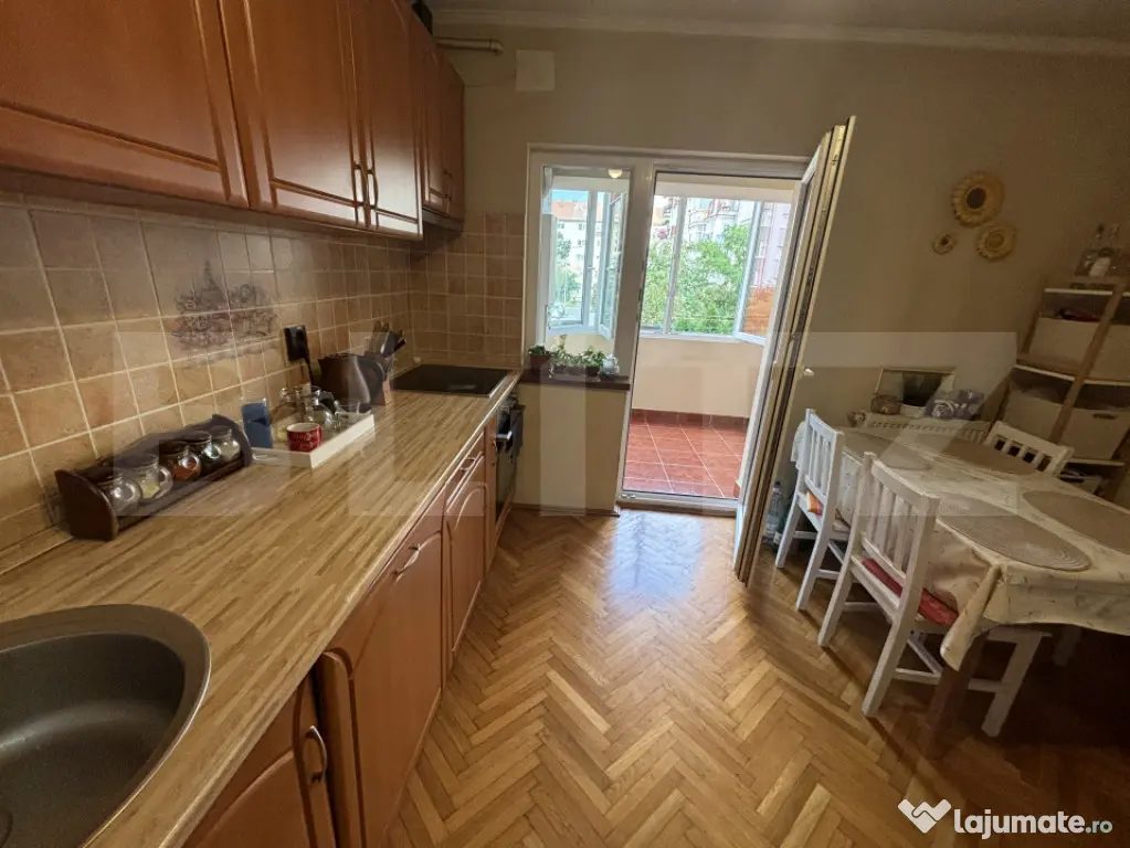 Apartament 3 camere de vânzare , 75 mp, Cartierul Carpați - Satu Mare (Satu-Mare)