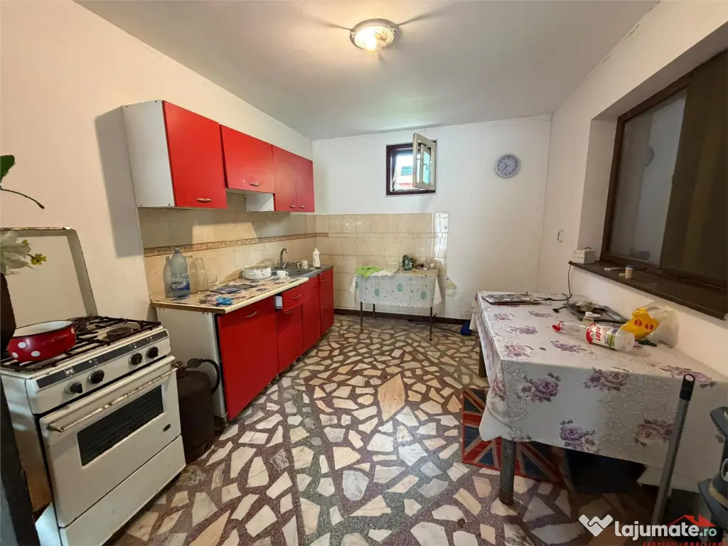 Casa de in Golesti cu 1.000mp teren - Golesti (Vrancea)