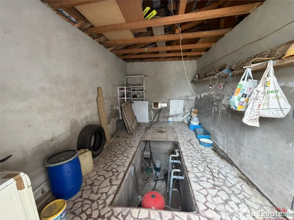 Casa de in Golesti cu 1.000mp teren - Golesti (Vrancea)