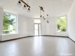 Spatiu comercial, cu vitrina, la strada principala