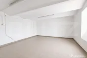 SP Comercial cu vitrina, la strada principala