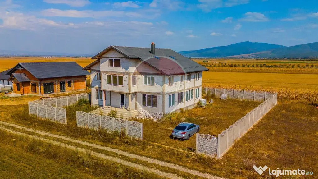Vilă cu 14 camere la gri în Carpinis | COMISION 0% | - Carpinis (Brasov)
