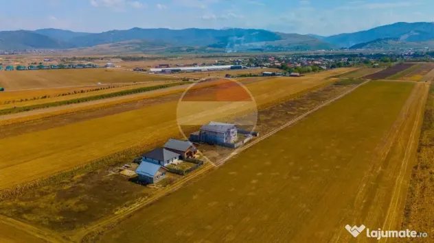Vilă cu 14 camere la gri în Carpinis | COMISION 0% | - Carpinis (Brasov)