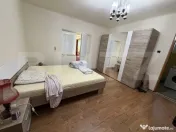 Casă cu 4 camere și un teren de 2500 mp 