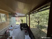 Casă cu 4 camere și un teren de 2500 mp 